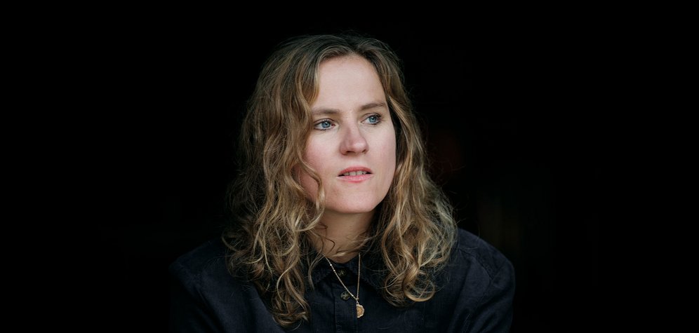 Foto von Sarah Brendel, Musikerin, Buchautorin und Gründerin mehrerer kreativer und sozialer Projekte aus Norddeutschland